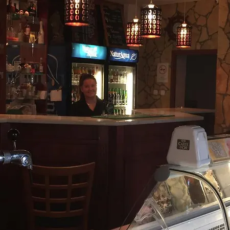 Santos Etterem Es Panzio *